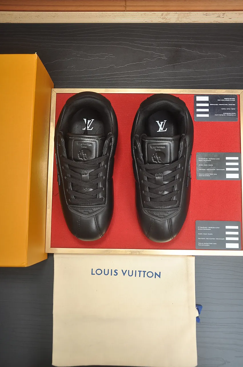 Men's shoes 💰700💶[LOUIS VUITTON] (couples 💑 style) new original order 🍀LV Louis Vuitton * - top version of LV classic trendy shoes! Made of imported original fabrics, mesh lining, and original wear-resistant rubber foam outsole! High quality products! Size (female 35-40) (male 38-44)